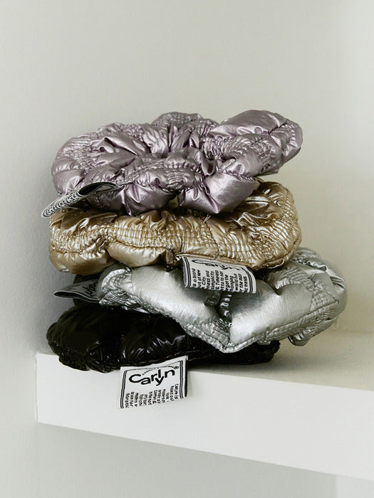 Pouting Scrunchie 4colors_J73102010

Soft and cozy scrunchie with a relaxed fit, perfect for adding a touch of femininity to your everyday look. Available in 4 colors: Beige, Mocha, Navy, and Wine.