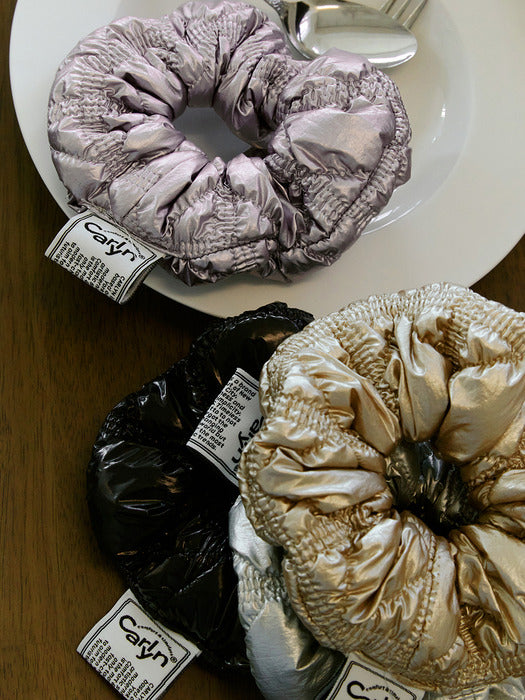 Pouting Scrunchie 4colors_J73102010

Soft and cozy scrunchie with a relaxed fit, perfect for adding a touch of femininity to your everyday look. Available in 4 colors: Beige, Mocha, Navy, and Wine.