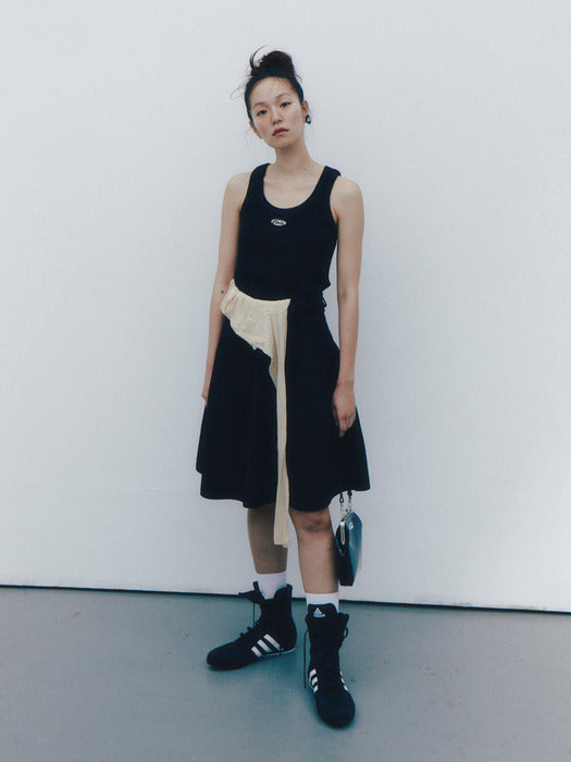 [emis] MINI WAPPEN SLEEVELESS TOP - BLACK