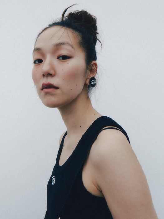 [emis] MINI WAPPEN SLEEVELESS TOP - BLACK