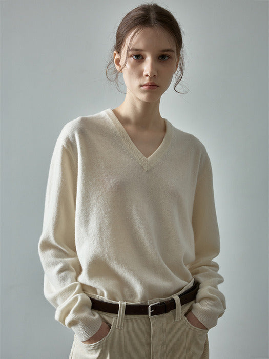 Essential V-Neck Knit_ivory