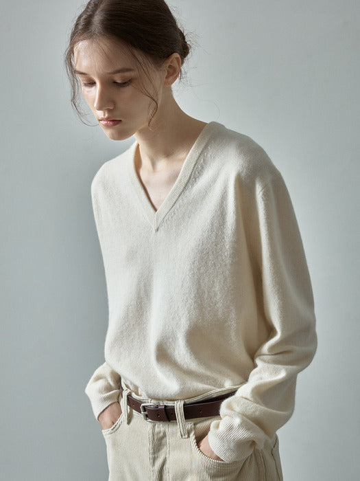 Essential V-Neck Knit_ivory