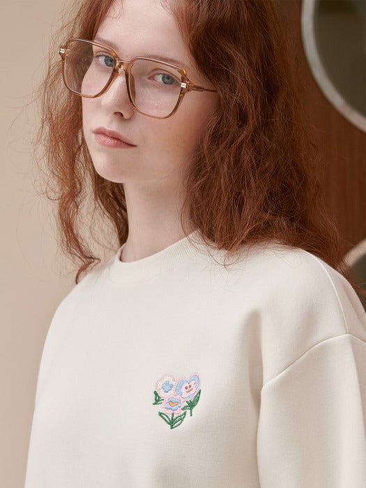 [ambler] Flower heart Over fit Sweatshirt AMM1107 (Ivory)