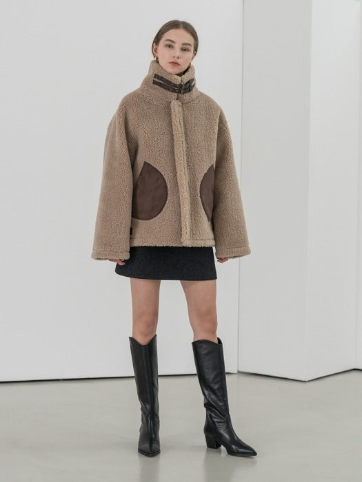 [TILLIDIE] Contrast pocket eco-shearing jacket in brown_