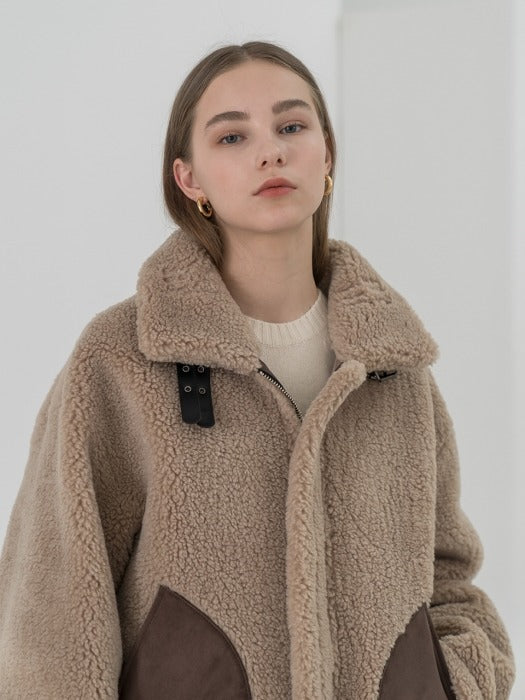 [TILLIDIE] Contrast pocket eco-shearing jacket in brown_