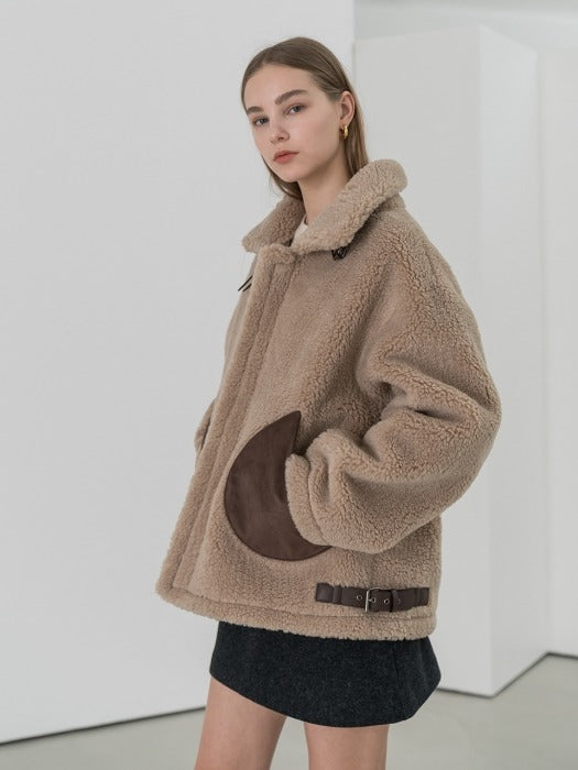 [TILLIDIE] Contrast pocket eco-shearing jacket in brown_