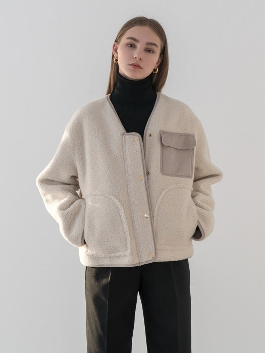 [TILLIDIE] Reversible eco-shearing collarless jacket in ivory_
