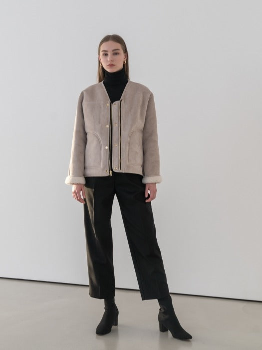 [TILLIDIE] Reversible eco-shearing collarless jacket in ivory_