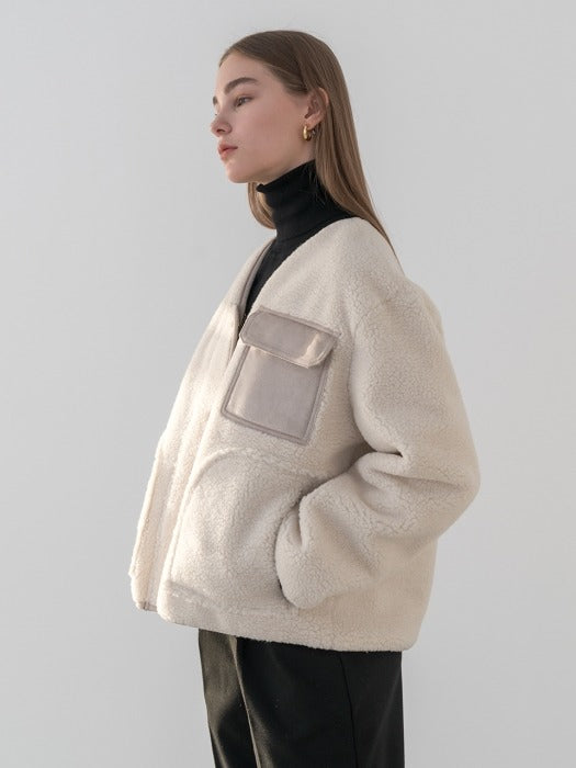 [TILLIDIE] Reversible eco-shearing collarless jacket in ivory_