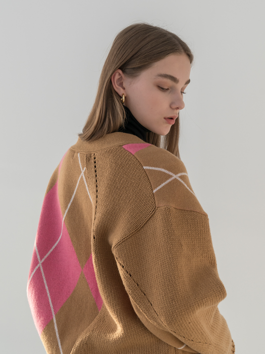 [TILLIDIE] Colorblock argyle wool cardigan in beige n pink_