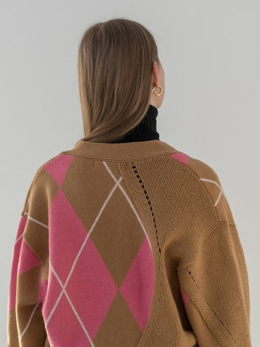[TILLIDIE] Colorblock argyle wool cardigan in beige n pink_