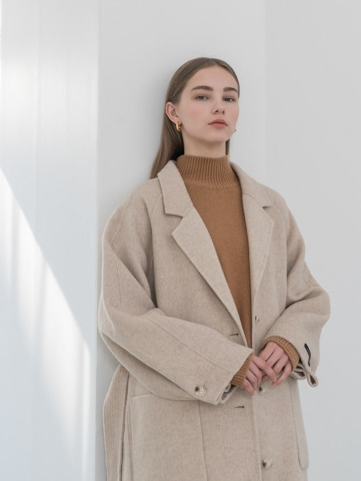 [TILLIDIE] Wool drop shoulder turtle neck sweater in caramel brown_