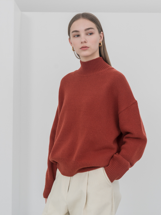 [TILLIDIE] Wool drop shoulder turtle neck sweater in wine_