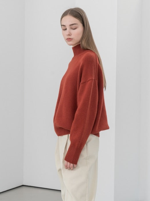 [TILLIDIE] Wool drop shoulder turtle neck sweater in wine_