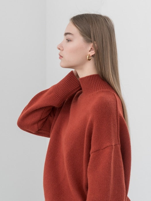 [TILLIDIE] Wool drop shoulder turtle neck sweater in wine_