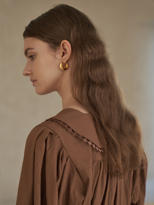 [TILLIDIE] Lace collar blouse in brown_