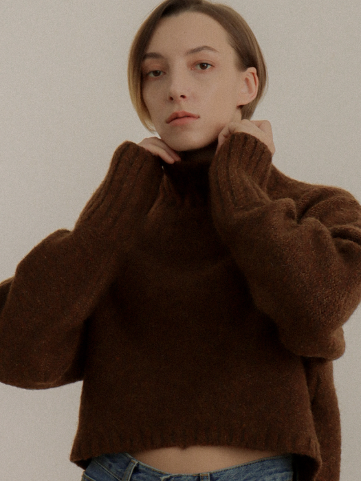 [TILLIDIE] Wool Cropped Turtleneck Knit(Brown)