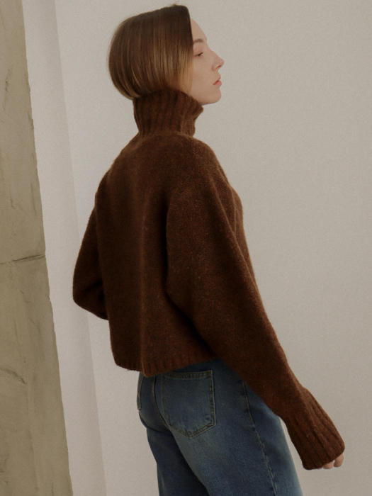[TILLIDIE] Wool Cropped Turtleneck Knit(Brown)