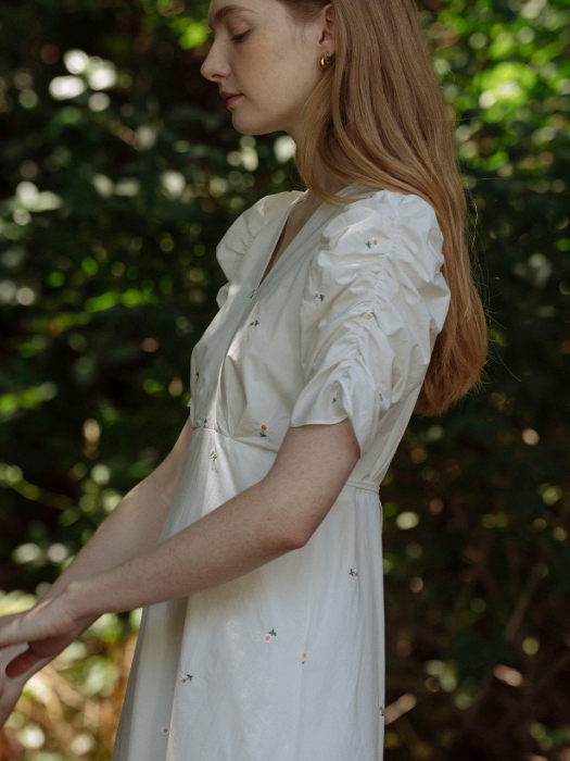 [TILLIDIE] V-neck shirring OPS(White)