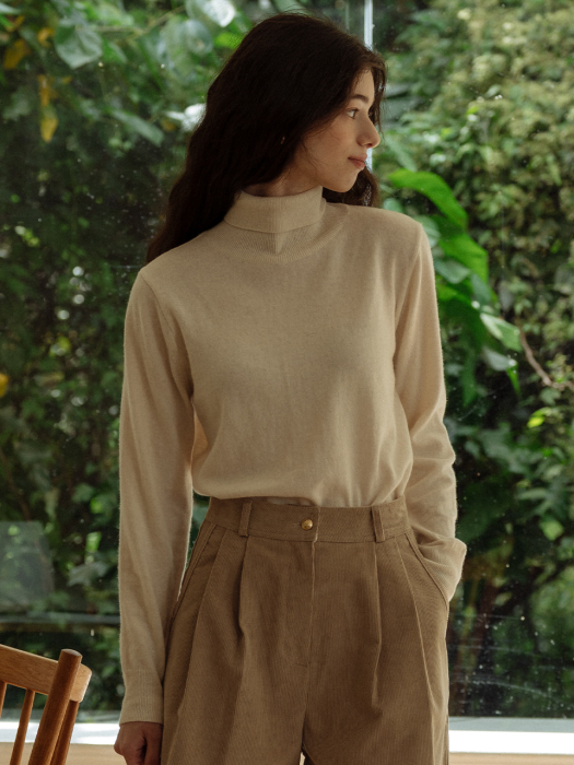 Tillidie Cashmere soft turtle neck Ivory