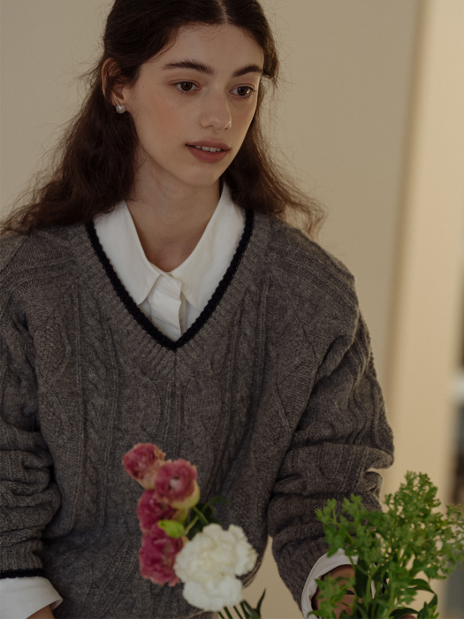 [TILLIDIE] V-neck lambswool cable knit_Gray