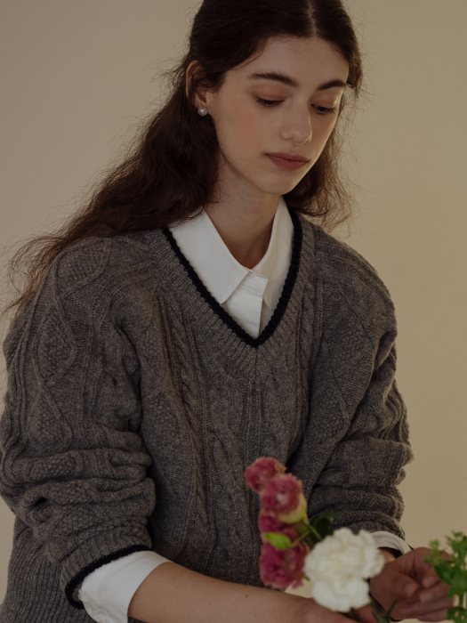 [TILLIDIE] V-neck lambswool cable knit_Gray