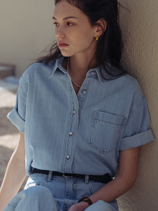 [TILLIDIE] Denim button point half shirt(Light blue)