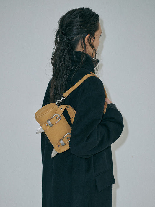 BELTED LOG BAG_caramel nubuck
