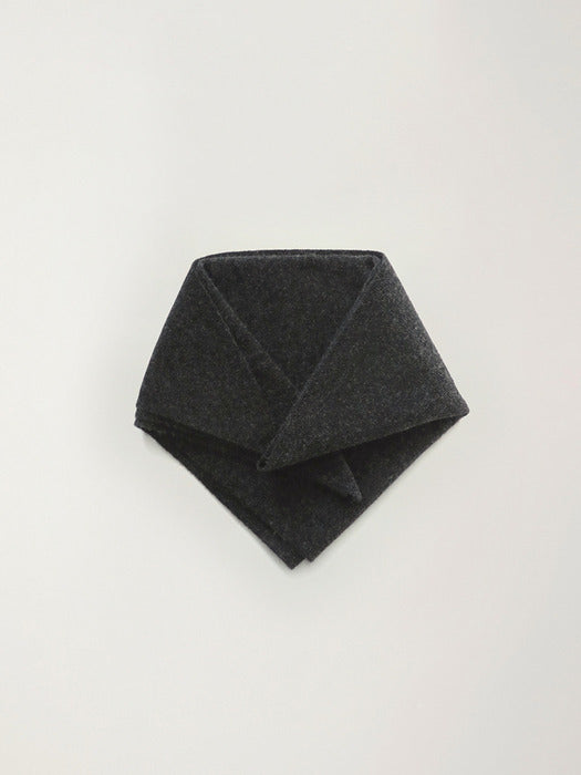 [nothing written] Triangle cashmere muffler (Charcoal)