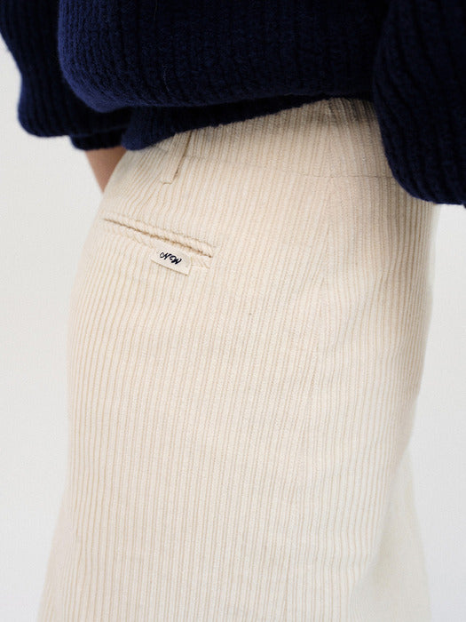 [nothing written] Corduroy h-line skirt (Cream)