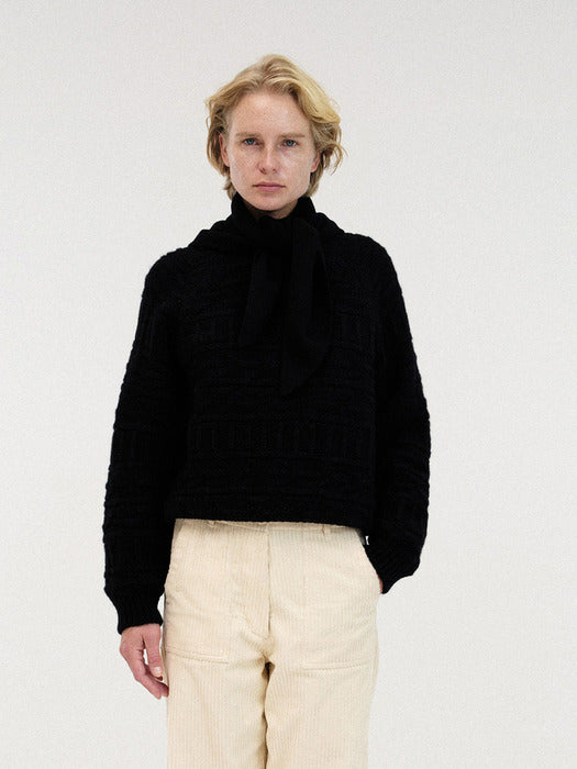 Vintage pattern round pullover (Black)