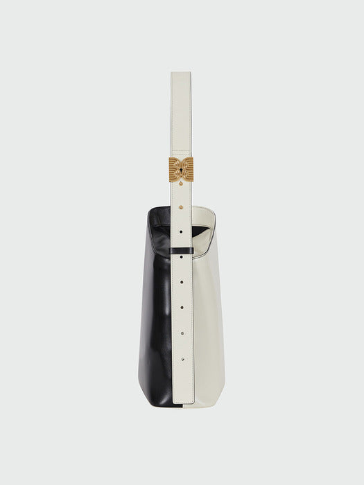 Eenk Halog Trapezoid Shoulder Bag - Cream/White