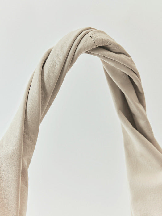 [moia] wave shoulder bag (Ivory)