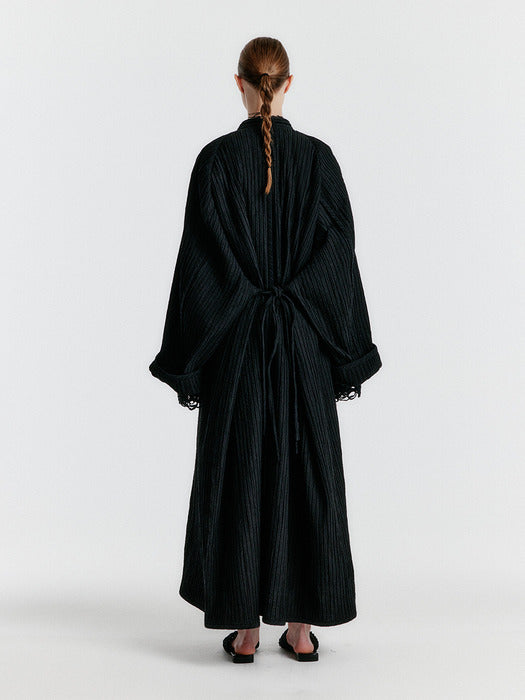 Eenk Yeda Round-neck Coat With Detachable Pocket Belt - Black