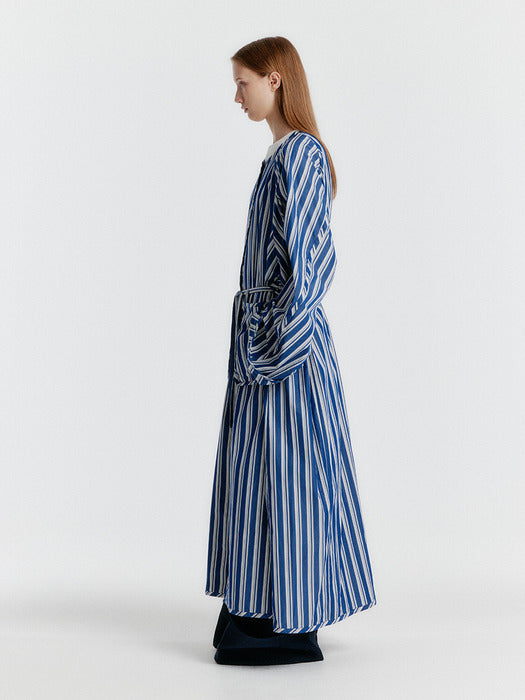 Eenk Yeda Round-neck Coat With Detachable Pocket Belt - Navy