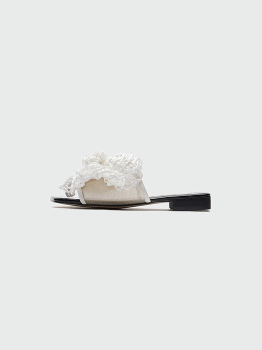Eenk Yorsa Flower Corsage Sandals - White