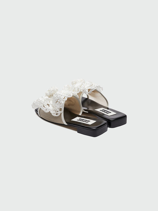 Eenk Yorsa Flower Corsage Sandals - White