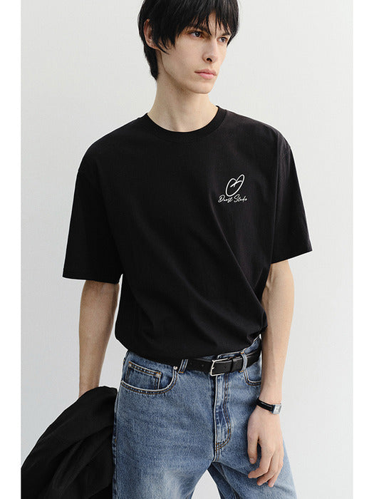 [dunst] Unisex Heart D Logo T-Shirt BLACK_UDTS6B140BK