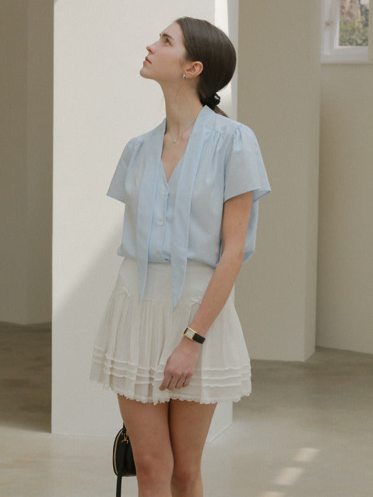 [TILLIDIE] Tie collar shirring short sleeve blouse_Sky blue