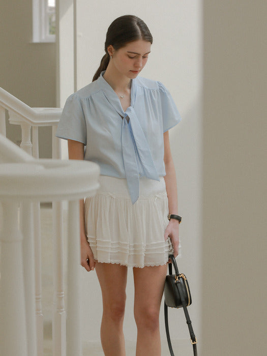 [TILLIDIE] Tie collar shirring short sleeve blouse_Sky blue