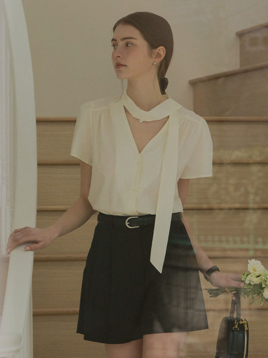 [TILLIDIE] Tie collar shirring short sleeve blouse_Ivory