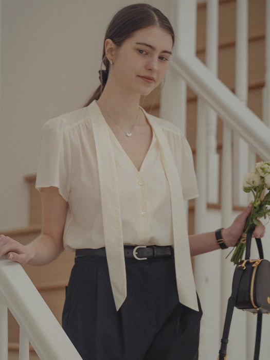 [TILLIDIE] Tie collar shirring short sleeve blouse_Ivory