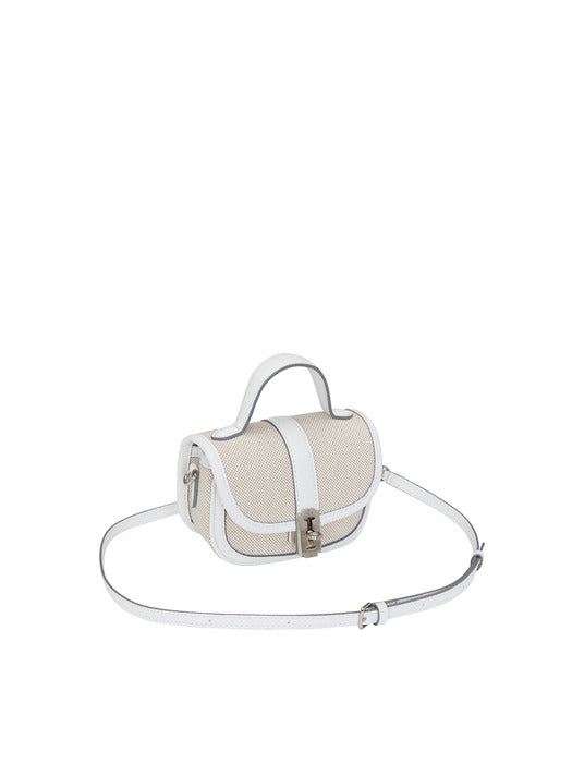 [vunque] Festone Saddle Piccolo (2 Colors)

A stylish and versatile bag, the Festone Saddle Piccolo is perfect for everyday use. With a sleek design and two color options, this bag is sure to complement any outfit.