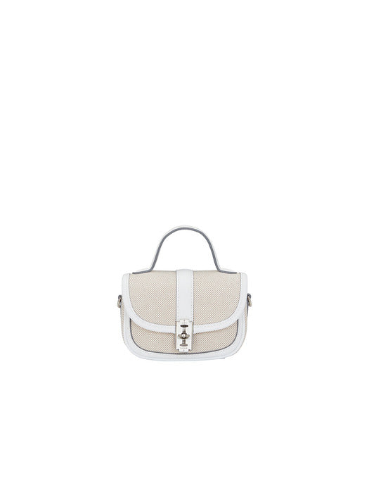 [vunque] Festone Saddle Piccolo (2 Colors)

A stylish and versatile bag, the Festone Saddle Piccolo is perfect for everyday use. With a sleek design and two color options, this bag is sure to complement any outfit.