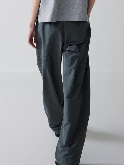 [facade pattern] Tapered Banded Pants - Forest