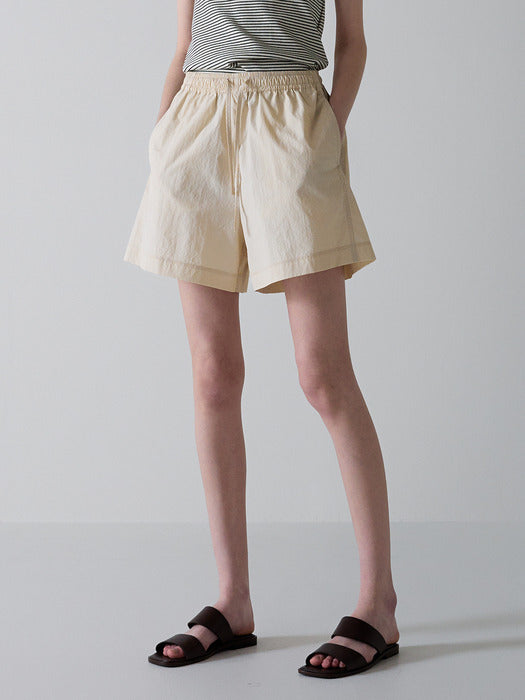 Facade Pattern Banding Bermuda Pants cream