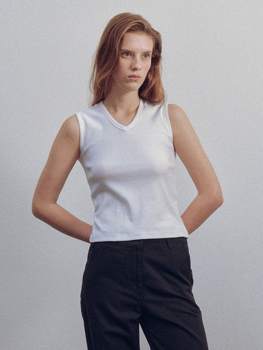 Nothing Written 90s v-neck sleeveless top (White)