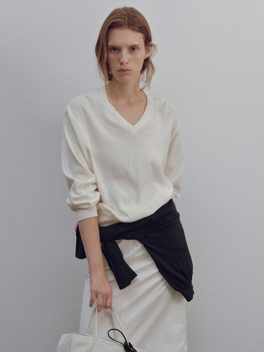 [nothing written] Pipley v-neck pullover (Ivory)