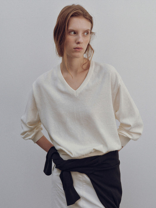 [nothing written] Pipley v-neck pullover (Ivory)
