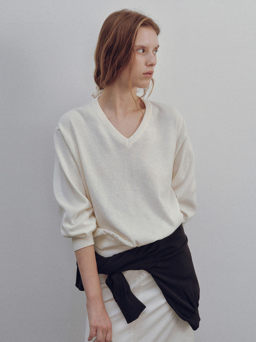 [nothing written] Pipley v-neck pullover (Ivory)